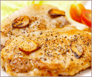 胡椒・ハーブ漬けの鶏肉料理